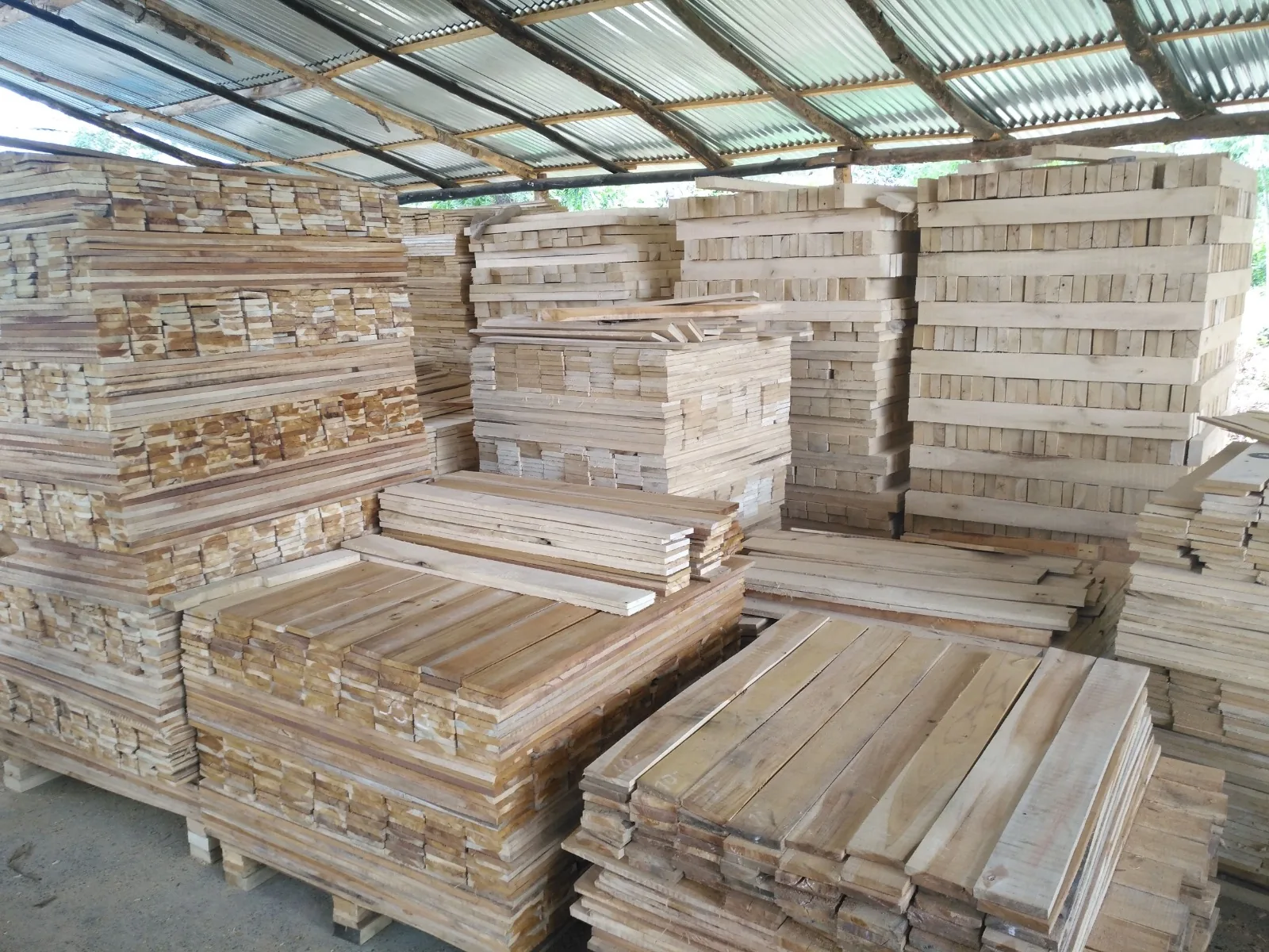 Madera procesada para suministro de madera para construcción