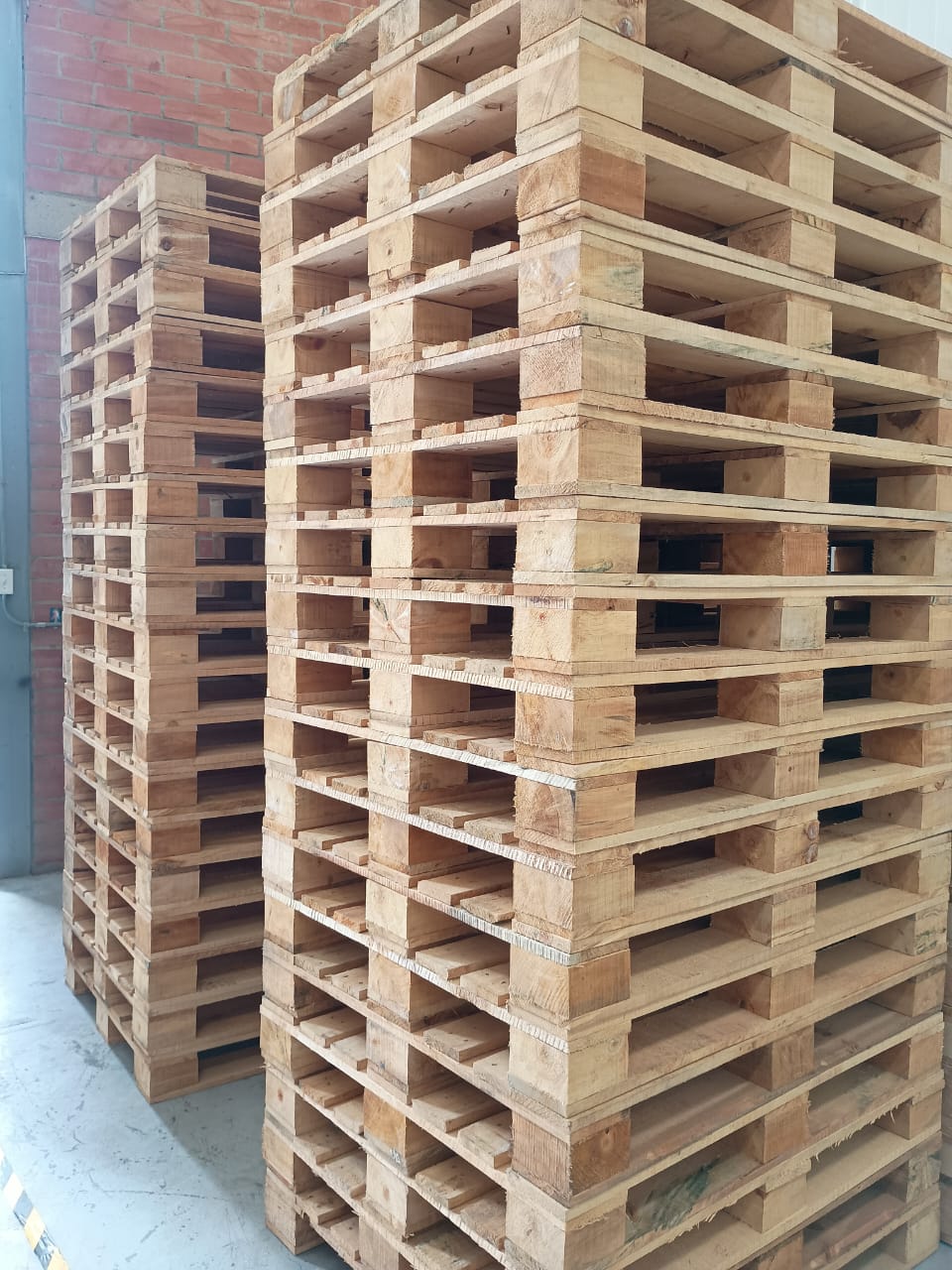 Fabricación de estibas y embalaje en madera