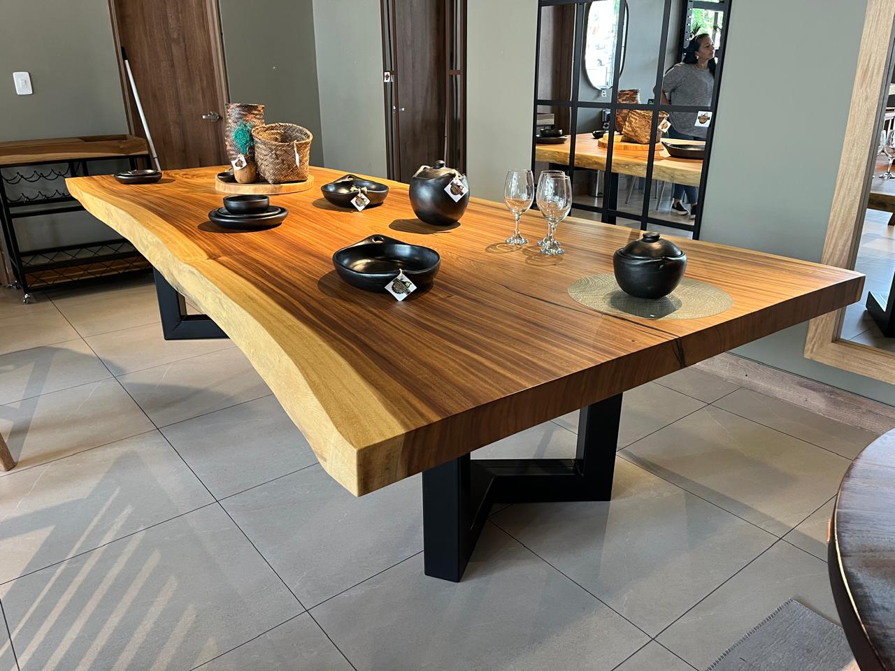 Teca y muebles de diseño único